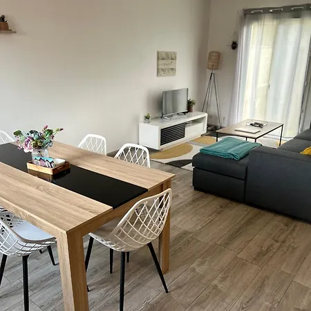 Maison Mitoyenne Avec Cour + Parking *